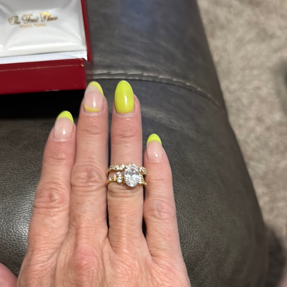 Elegant Gold Women's Ring and Band